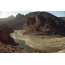 Río Ziz que fluye hacia el desierto del Sahara desde las montañas del Alto Atlas