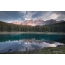 Ang Carezza Lake (Lago di Carezza), Dolomites, amihanang Italya. Sa pagsalop sa adlaw, Hunyo