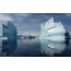 Eisberg u der Küst vun Island