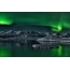 Aurora Boreal sobre as montanhas na Noruega